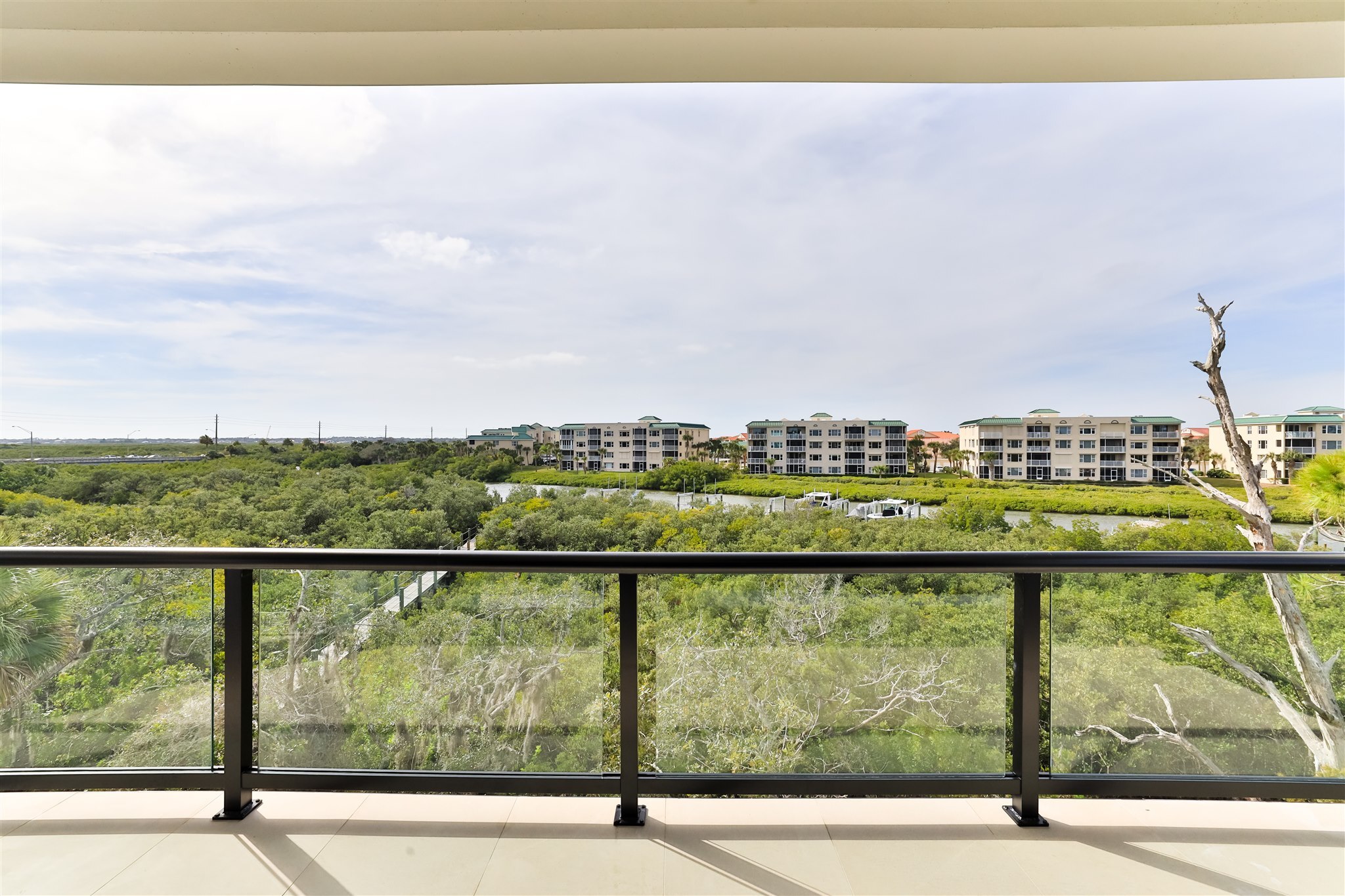 552 S Peninsula also for sale with a different color scheme and view. CHECK IT OUT!